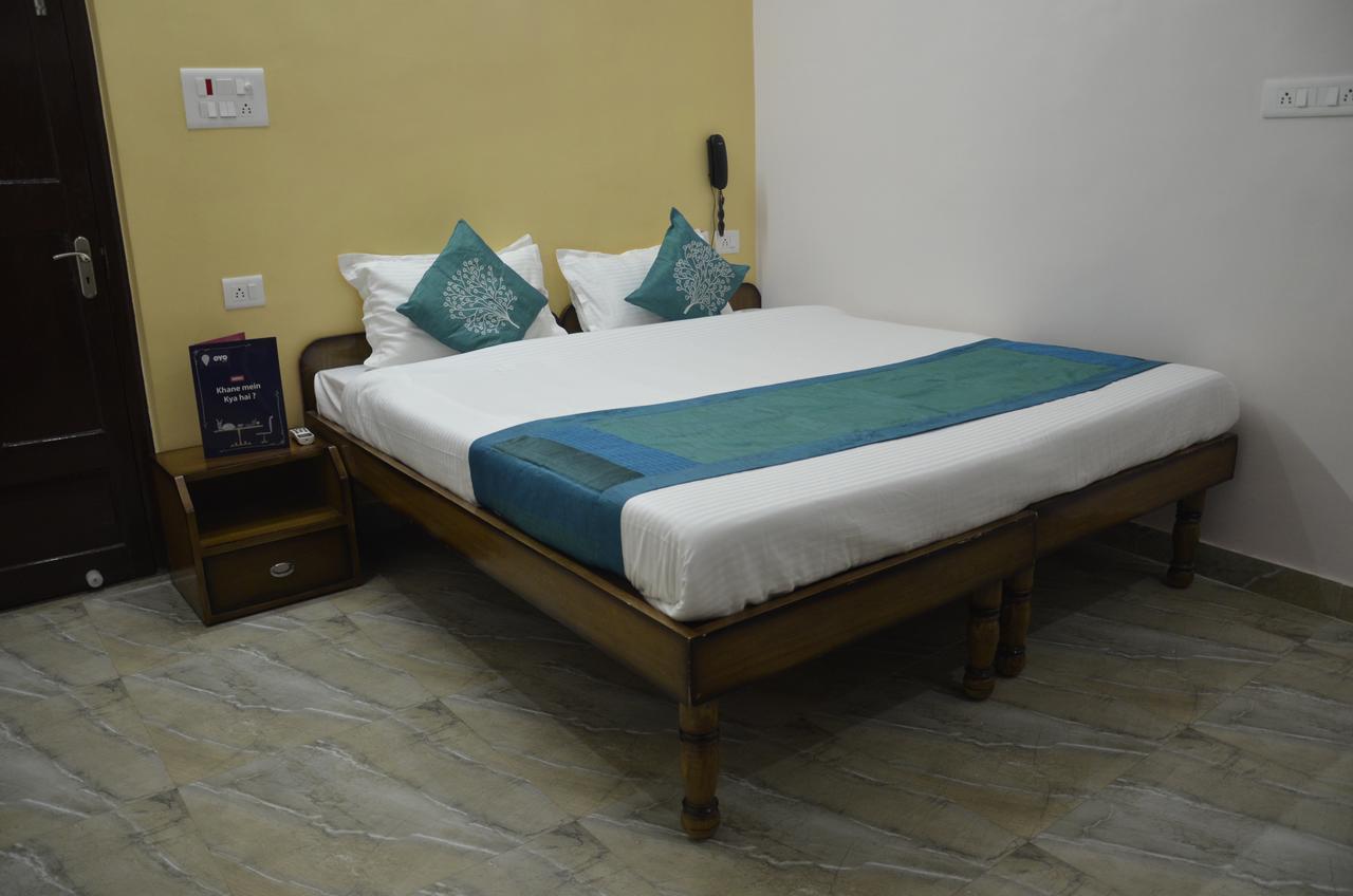Oyo 7622 Varanasi Stays Экстерьер фото
