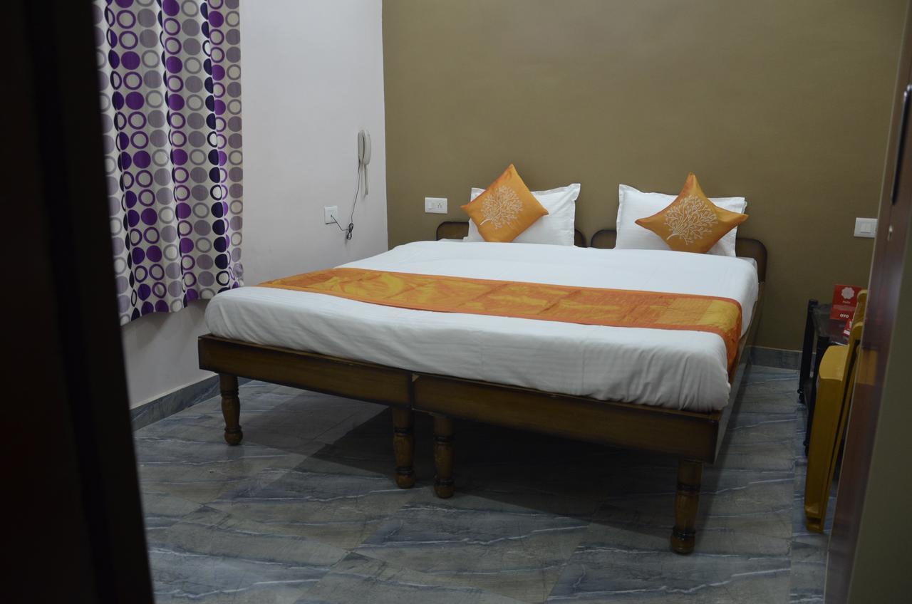 Oyo 7622 Varanasi Stays Экстерьер фото