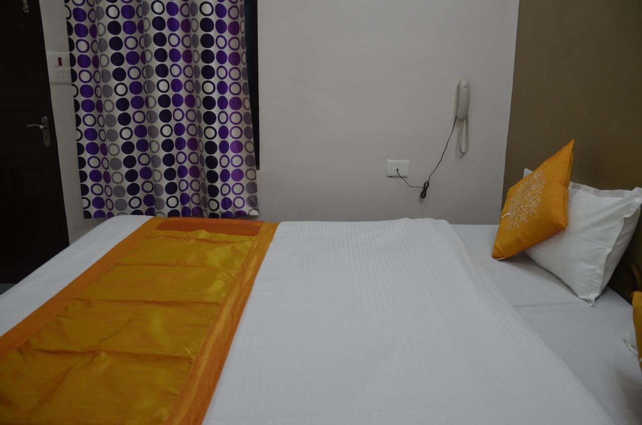 Oyo 7622 Varanasi Stays Экстерьер фото