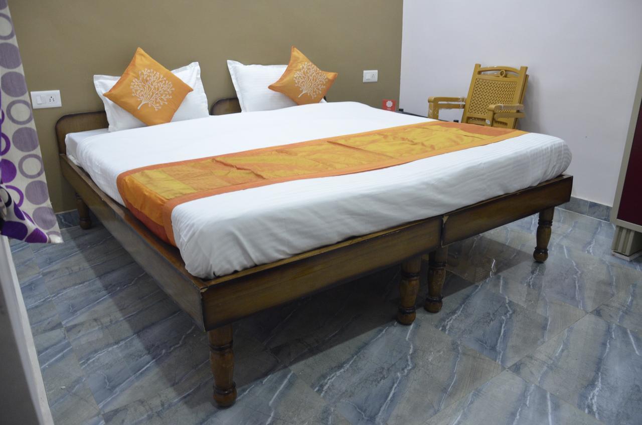 Oyo 7622 Varanasi Stays Экстерьер фото