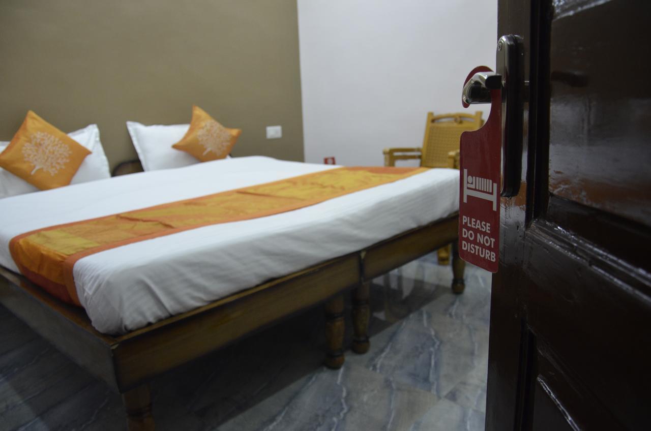 Oyo 7622 Varanasi Stays Экстерьер фото