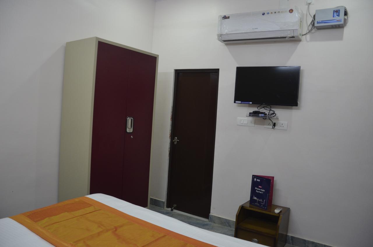 Oyo 7622 Varanasi Stays Экстерьер фото
