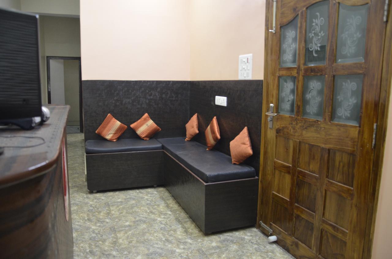 Oyo 7622 Varanasi Stays Экстерьер фото