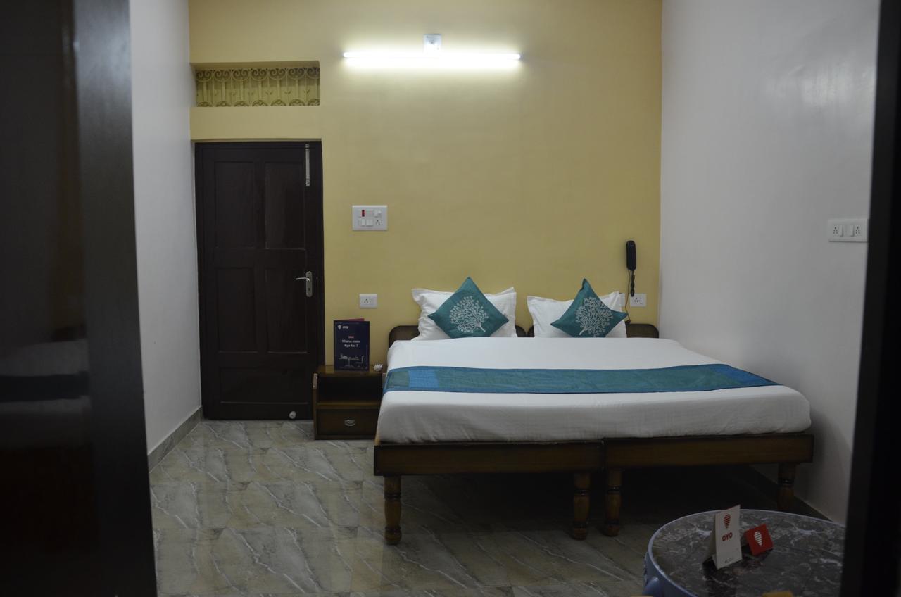 Oyo 7622 Varanasi Stays Экстерьер фото