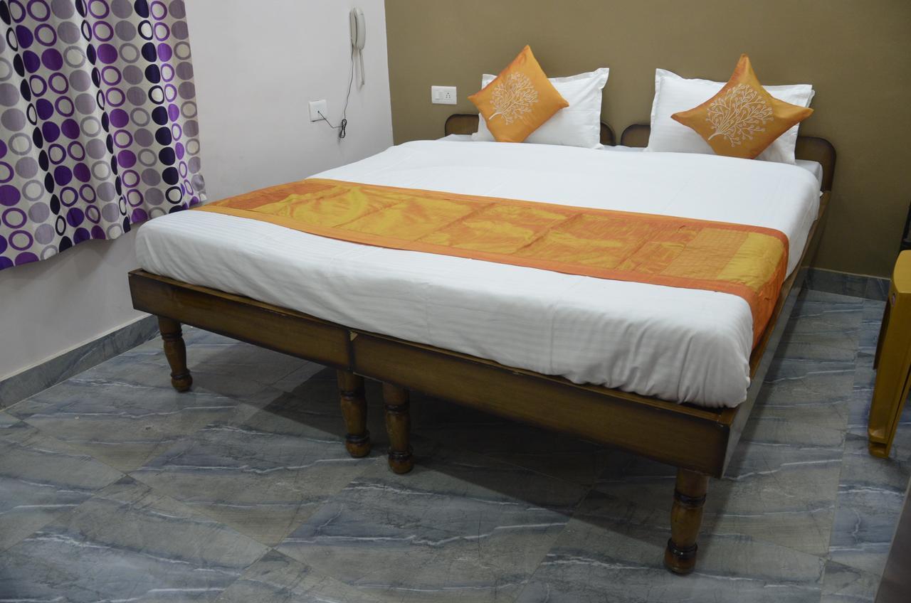 Oyo 7622 Varanasi Stays Экстерьер фото