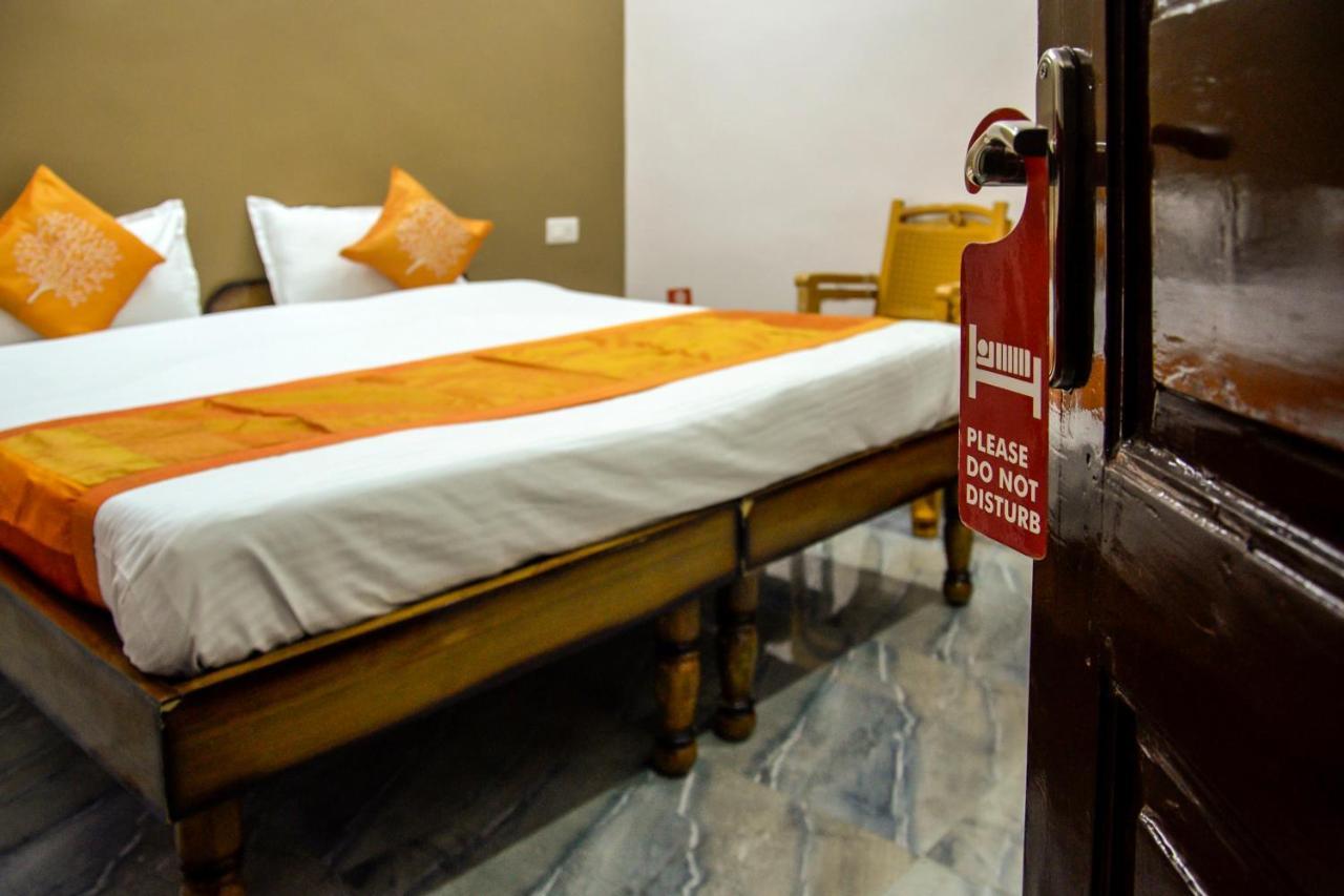 Oyo 7622 Varanasi Stays Экстерьер фото
