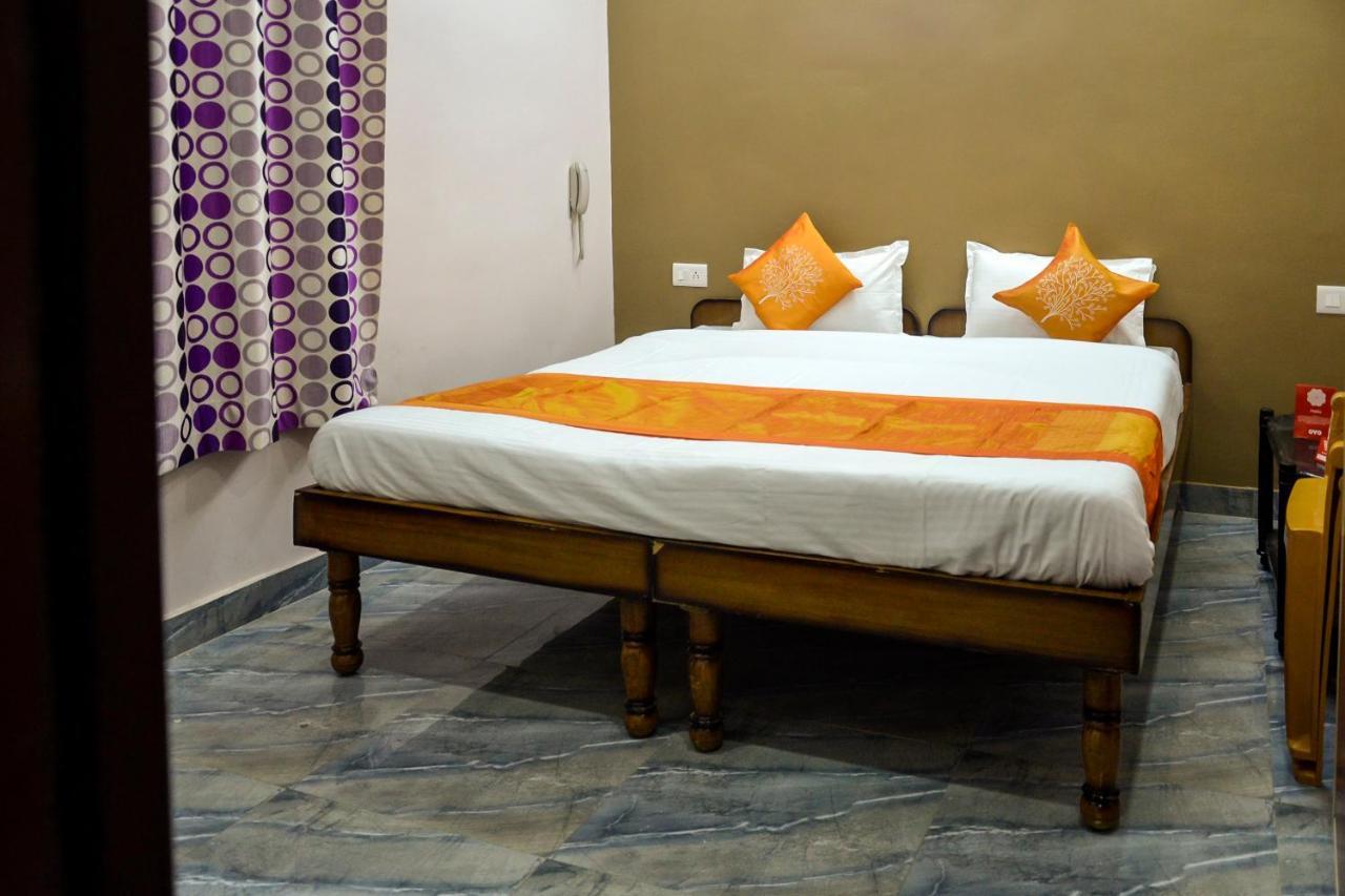 Oyo 7622 Varanasi Stays Экстерьер фото
