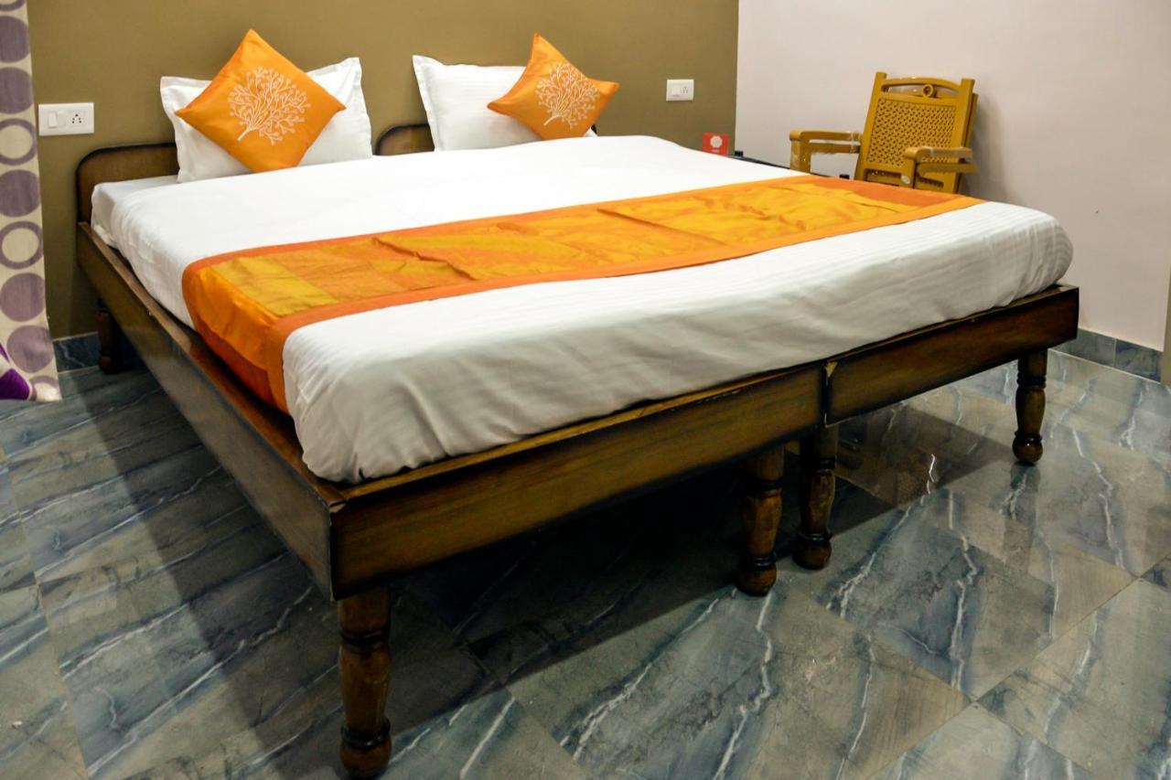 Oyo 7622 Varanasi Stays Экстерьер фото